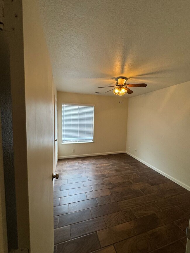 Building Photo - 1107 Wimbledon Dr