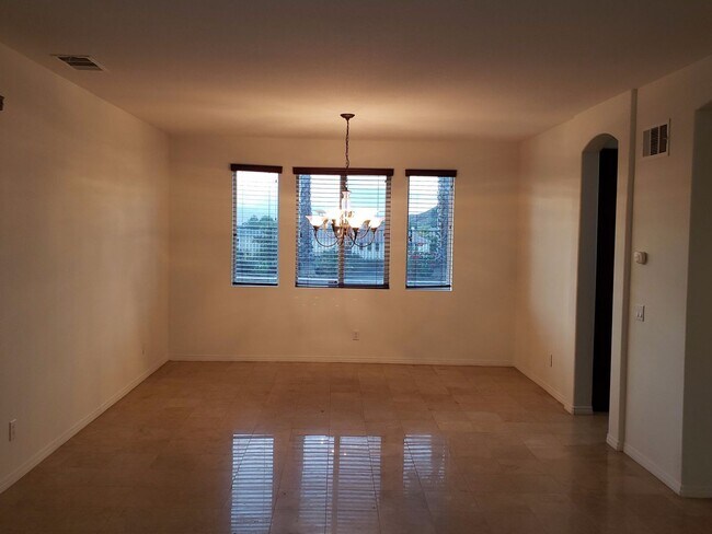 Building Photo - Upgraded 5 Bedroom Home with Spectacular Views