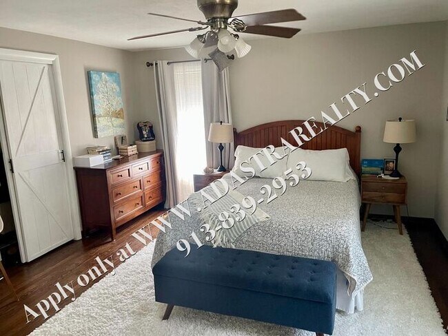Building Photo - Beautiful Ranch Home in Shawnee-Available ...