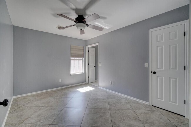 Building Photo - 1209 SW 113th St