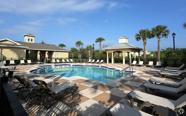 Pool - Lakewood Pointe