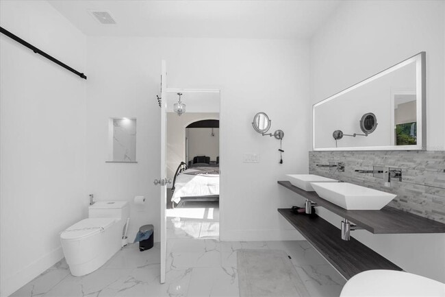 Building Photo - 9657 Moss Rose Way