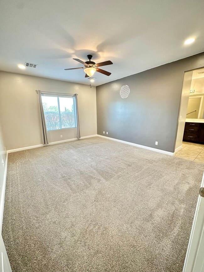 Building Photo - Red Mountain Jewel!  WITH SOLAR PANELS!!