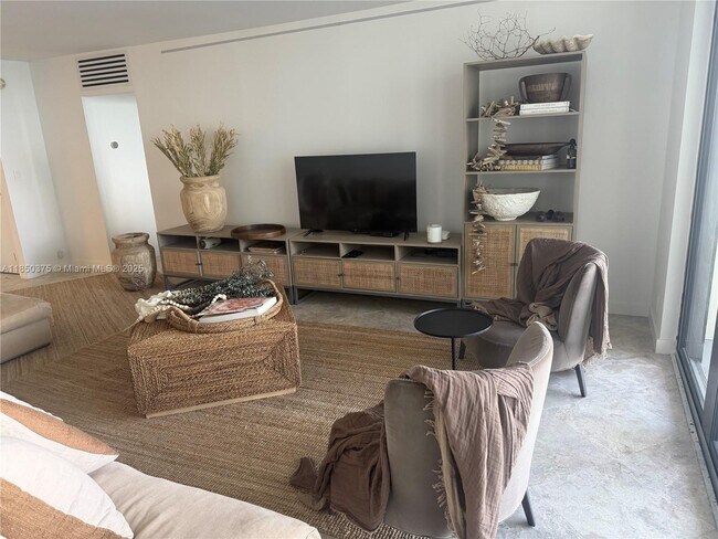 Building Photo - 1111 Crandon Blvd