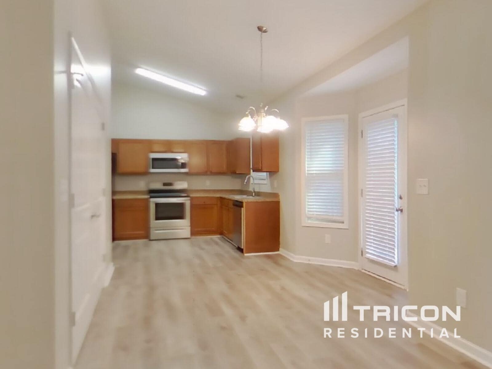Building Photo - 652 Amberwood Dr