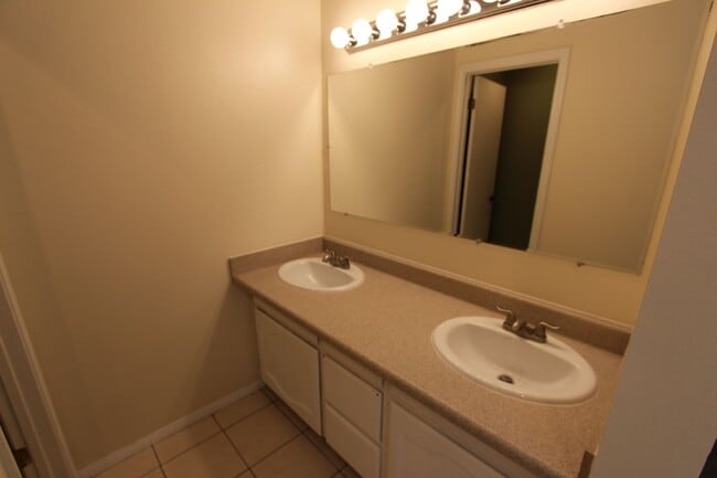 Building Photo - 5-Bedroom University Heights Gem – Privacy...