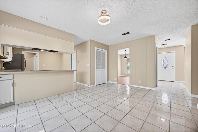 Building Photo - 9727 Viceroy Dr E