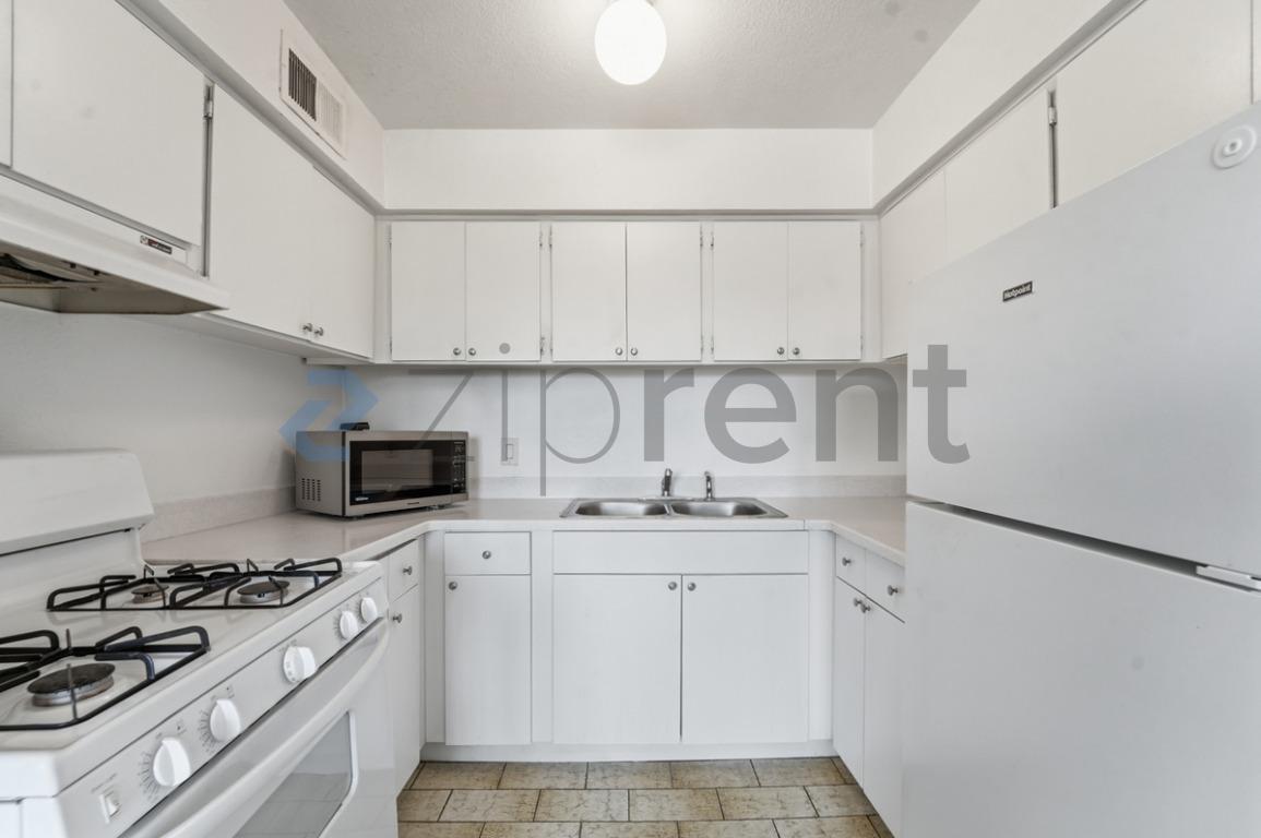 Building Photo - 4950 N Miller Rd