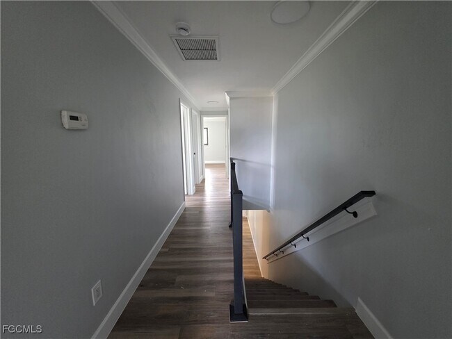 Building Photo - 1507 Cape Coral Pkwy W