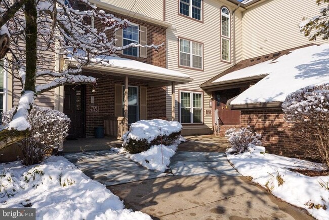 Building Photo - 7123 Elm Ct