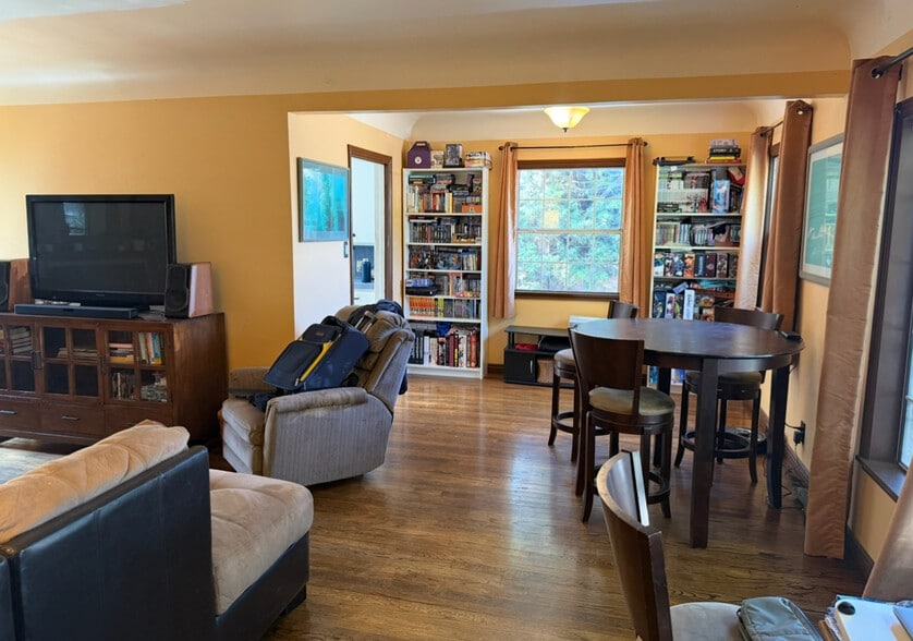 Building Photo - 6330 Longridge Ave