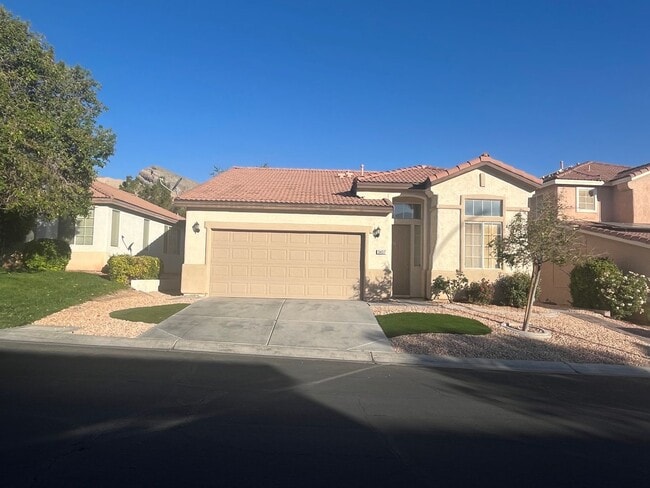Building Photo - single story, 3 bed, 2 bath, 2 car garage in gated community in Summerlin