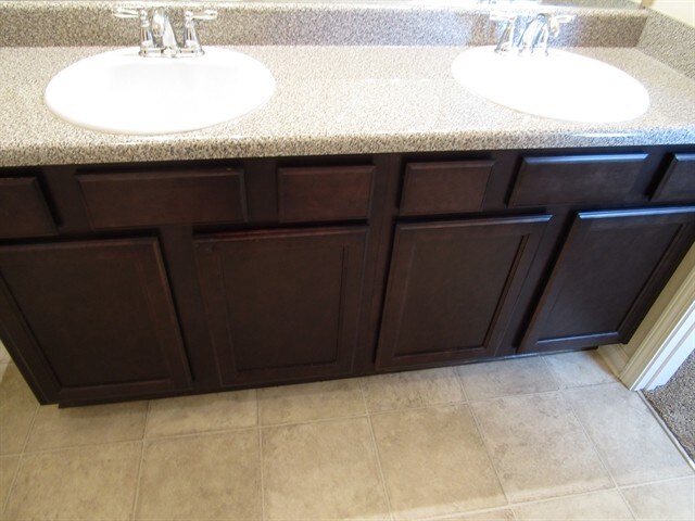 Building Photo - 220 Bandelier Cir