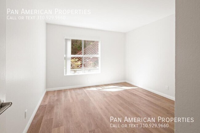 Building Photo - 10380 Almayo Ave