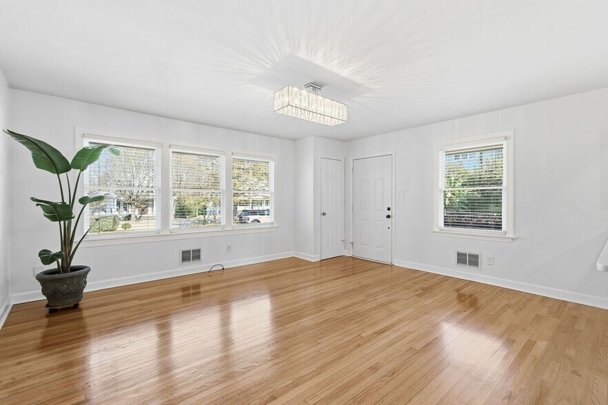 Building Photo - 902 New Bern Ave