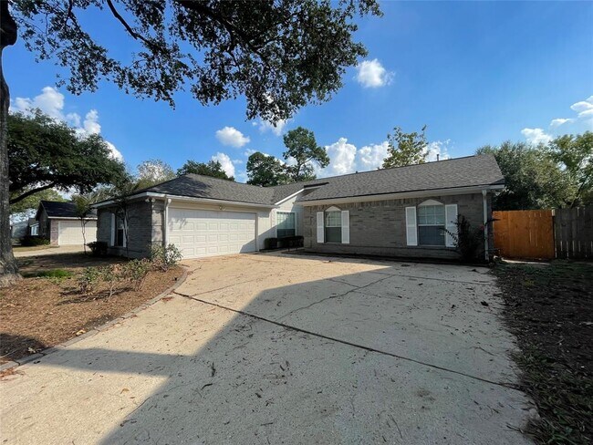 Building Photo - 15307 Pebble Lake Dr