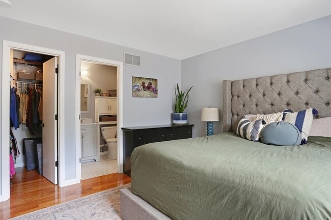 Building Photo - New Rental! 3 Bed, 2 Bath, 2 Car Garage, F...