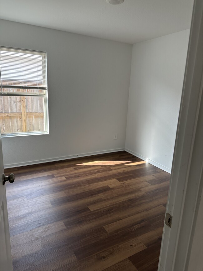 Building Photo - 1558 San Sebastien Dr