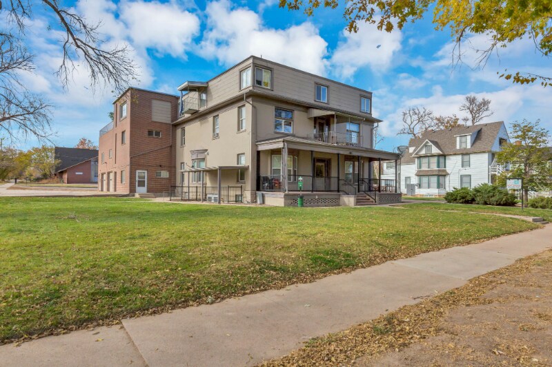 Building Photo - 1427 9th Ave