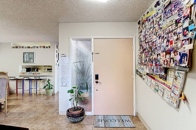 Building Photo - 693 NW 102 Pl