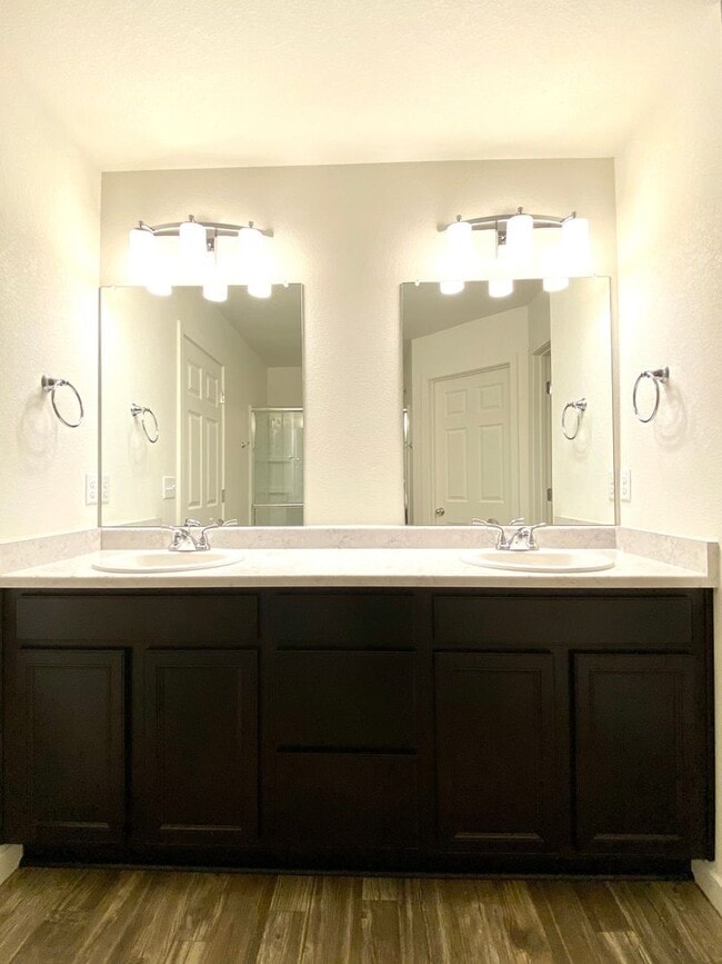 Building Photo - Beautifully built townhome in Banning Lewis Ranch ready Now!!