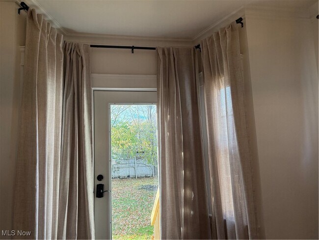 Building Photo - 1320 W 108th St