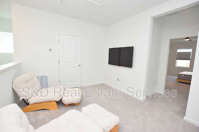 Building Photo - 349 Sol Vis Dr