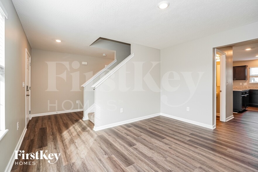 Building Photo - 5416 Branchville Dr