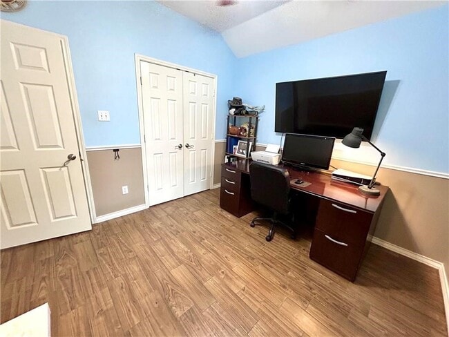 Building Photo - 7005 Vineyard Dr