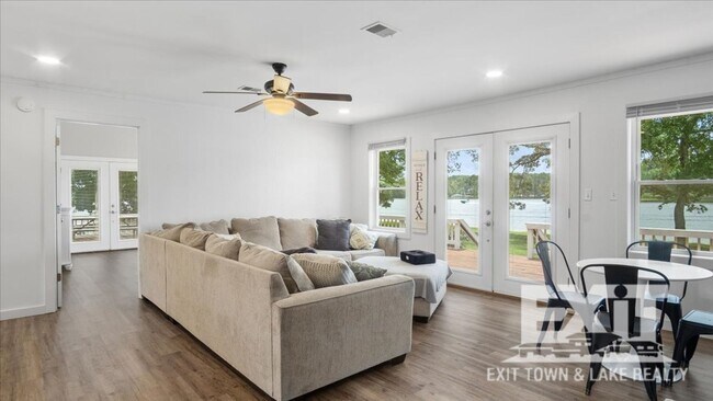 Building Photo - Gorgeous Waterfront Property with 4 Bedroo...