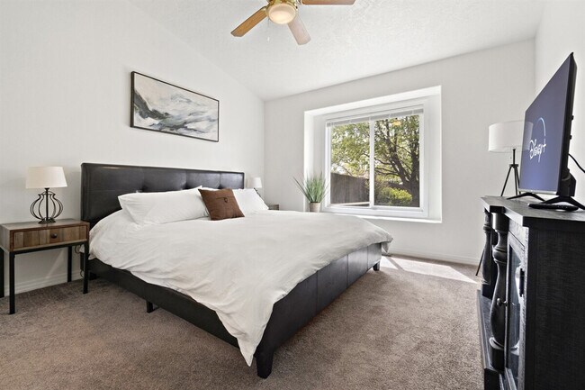 Building Photo - 9297 W Calico St