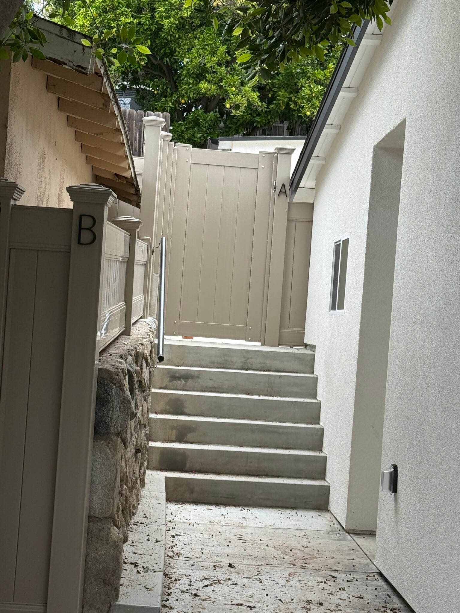 Unit enterance - private - 3059 Sycamore Ave