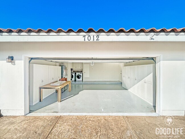 Building Photo - Beautiful 3BD/2BA W/ Private Pool, Attached Garage, and A/C in Clairemont!