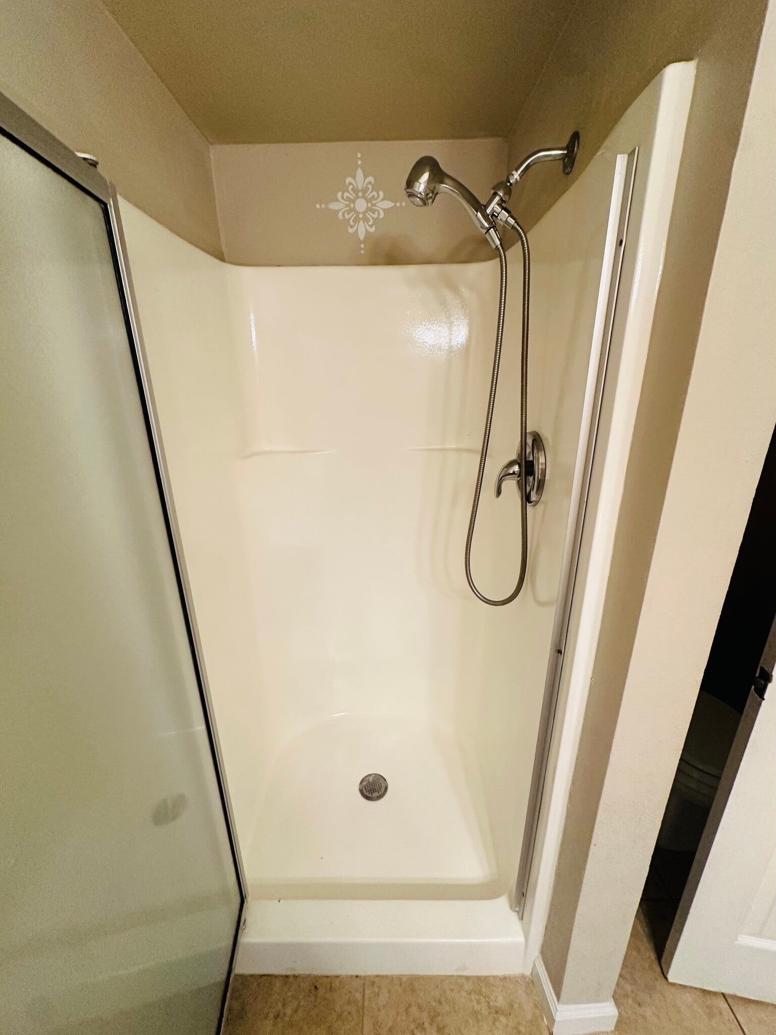 master shower - 6005 Hill Dale Ct