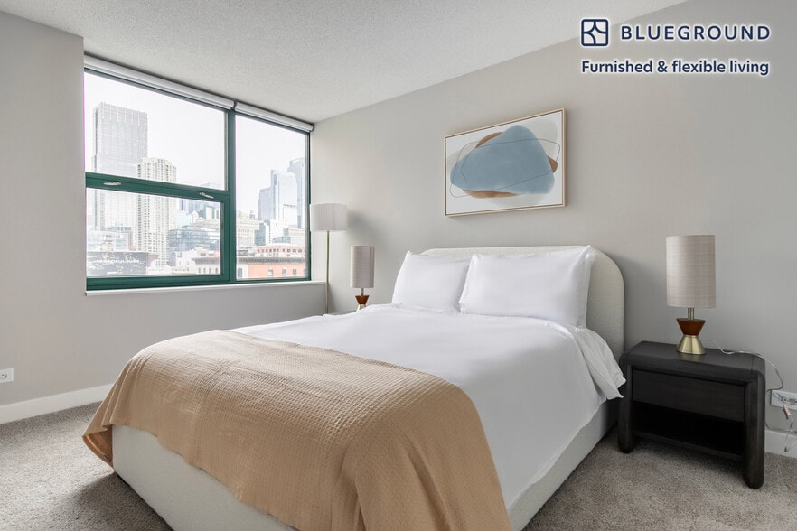 Building Photo - 77 W Huron St