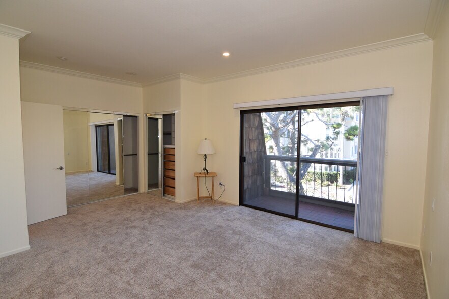 Building Photo - 13340 Maxella Ave