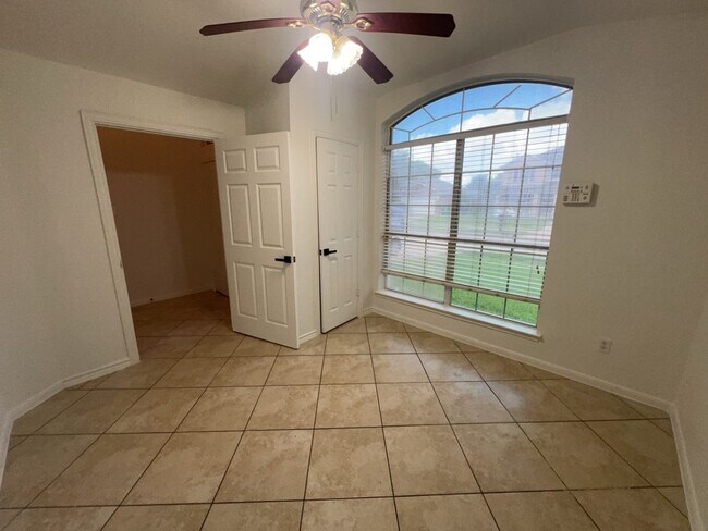 Building Photo - 810 Chance Ln