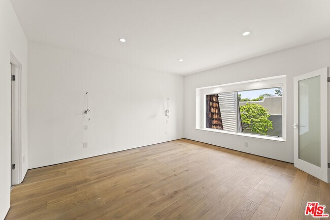 Building Photo - 13336 Maxella Ave
