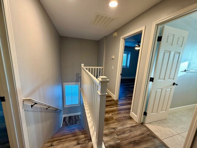 Building Photo - Beautiful 3 Bedroom 2.5 Bathroom Single Fa...