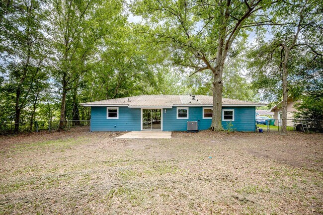 Building Photo - Charming Home in the Heart of Ocean Springs!