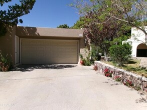 Building Photo - 5852 Mira Serena Dr