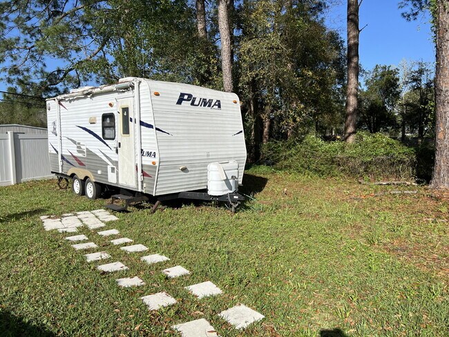 Building Photo - "Cozy Coastal Retreat: Charming 1-Bedroom ...