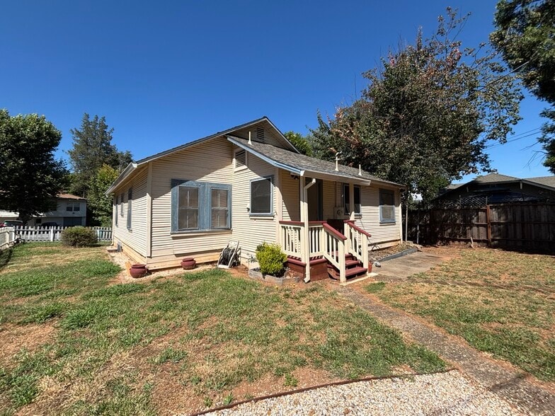 Building Photo - 582 Olivene Ct