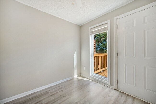Building Photo - 16 Hayti Ln