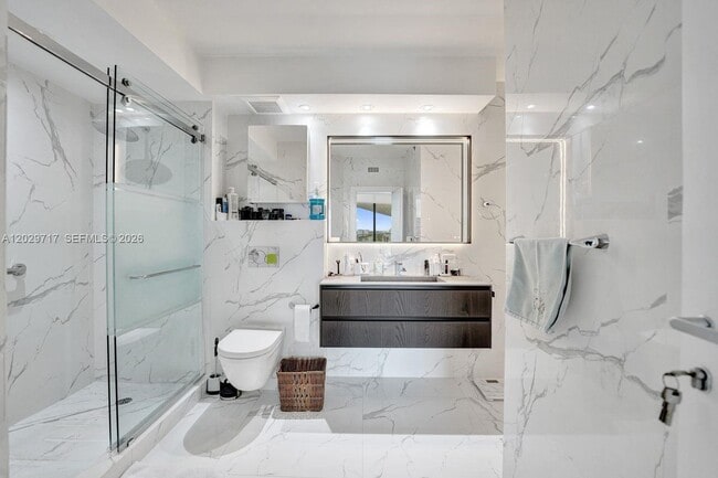 Building Photo - 20281 E Country Club Dr