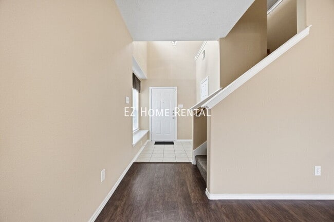 Building Photo - 8813 Elm Drake Ln