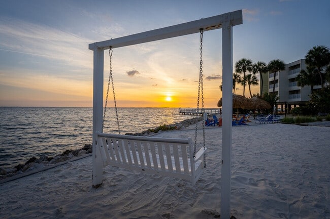 Building Photo - 2502 N Rocky Point Dr