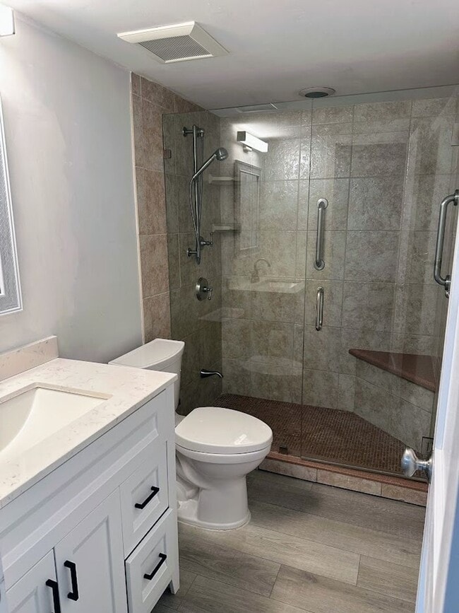 Building Photo - Oceanfront 2/1 furnished Condo