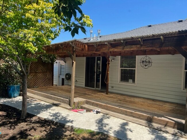 Building Photo - SINGLE LEVEL HOME W/ MANICURED YARD WITH  ...