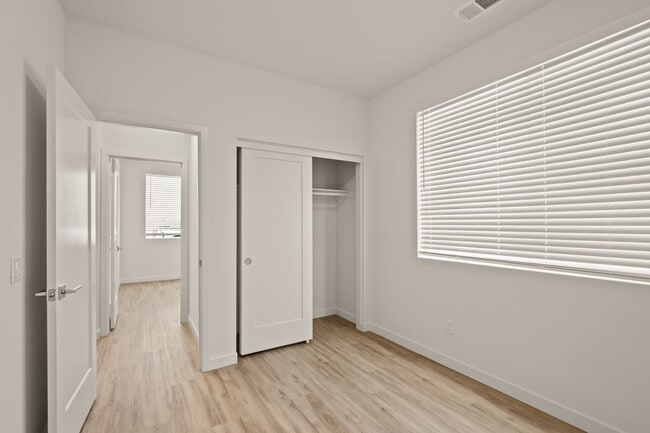 Building Photo - New Home in Gated Indian Palm Country Club